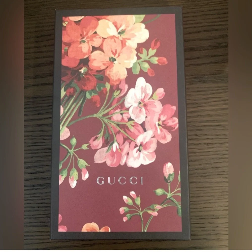 GUCCI Gift set. Gucci Leather Key Case & Gucci Floral Bloom Gift Box